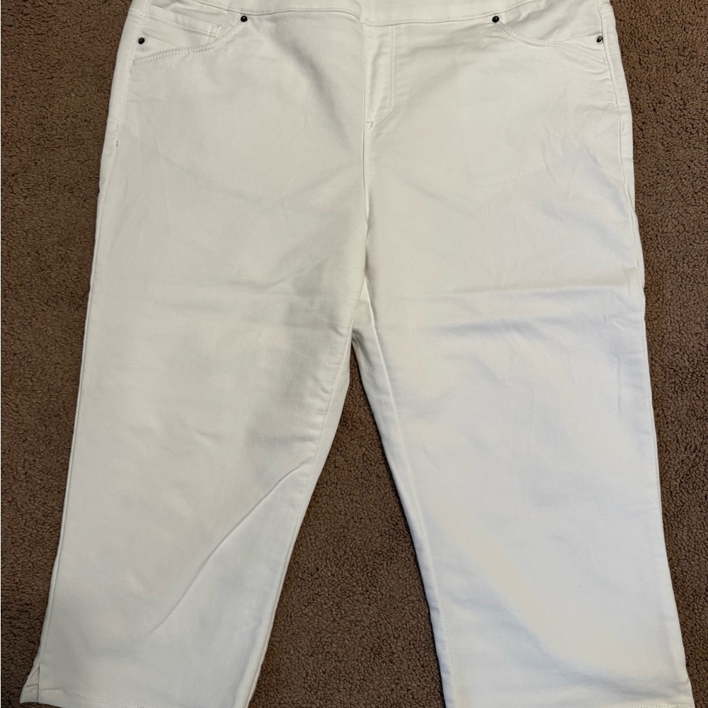 Women's White Capri Pants